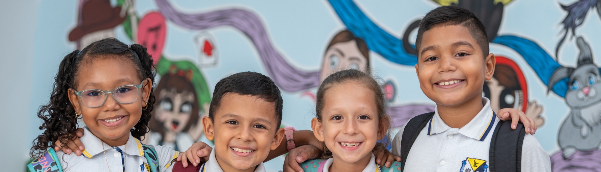 Imagen de 4 niños sonriendo